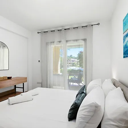 Aphrodite Gardens - Pool View Garden Appartement *